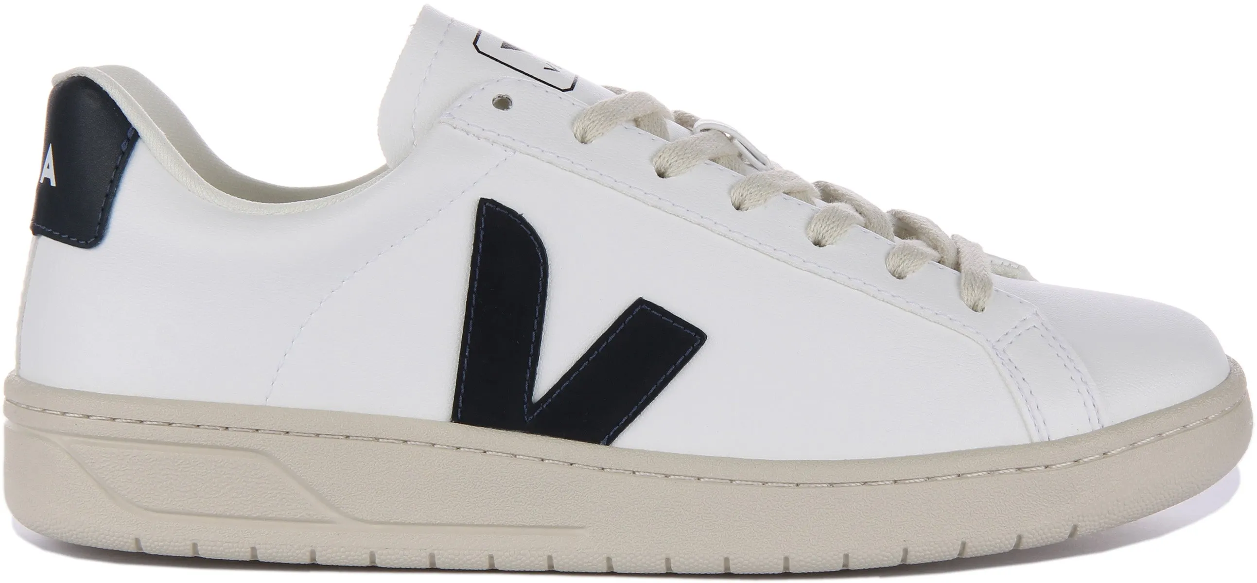 Veja Urca Cwl In White Navy For Men