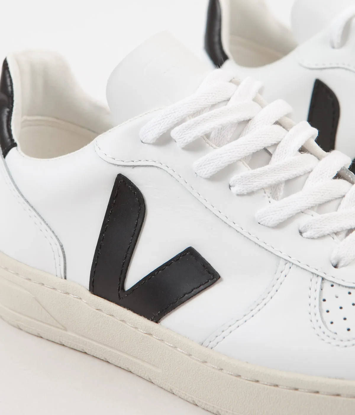 Veja Womens V-10 Leather Shoes - Extra White / Black