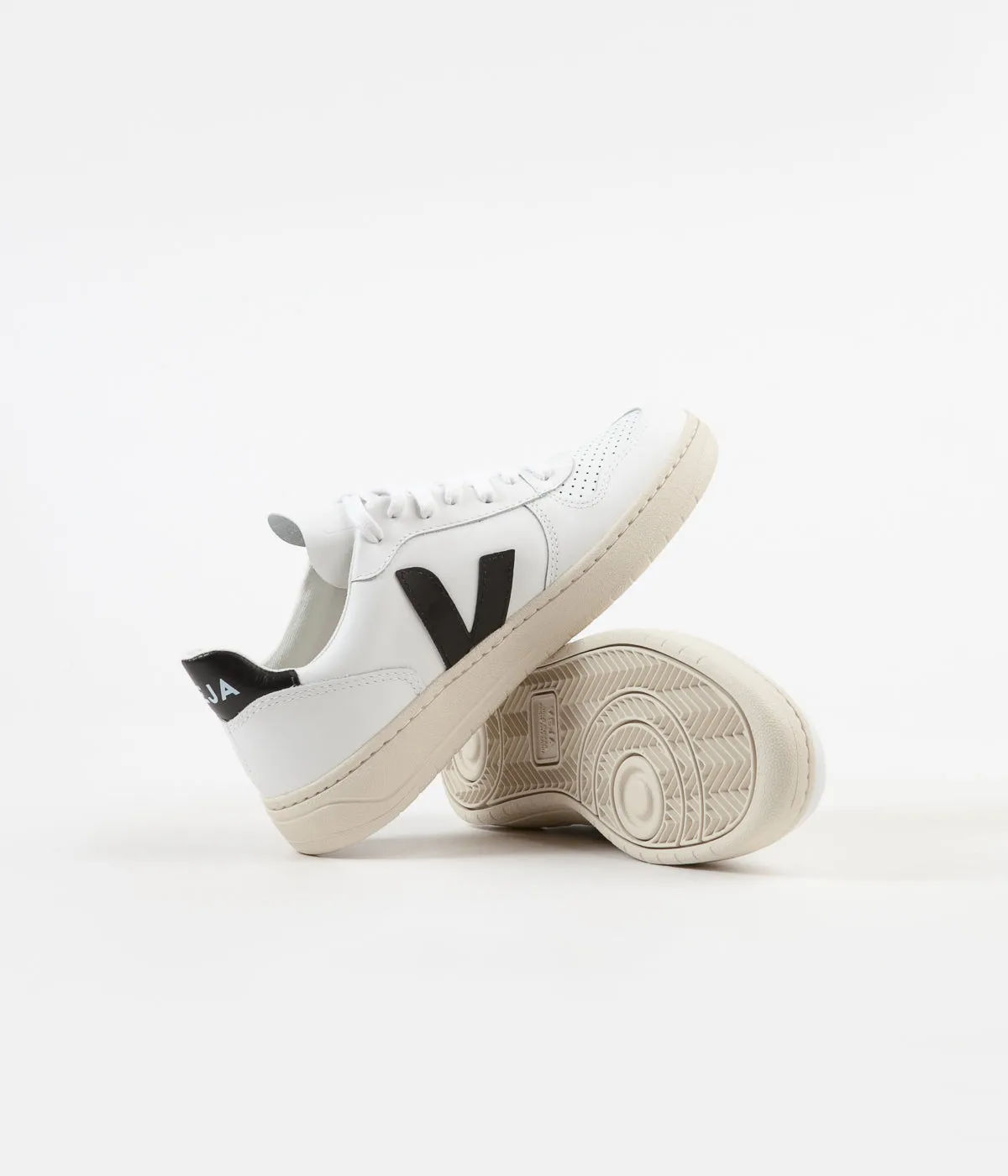 Veja Womens V-10 Leather Shoes - Extra White / Black