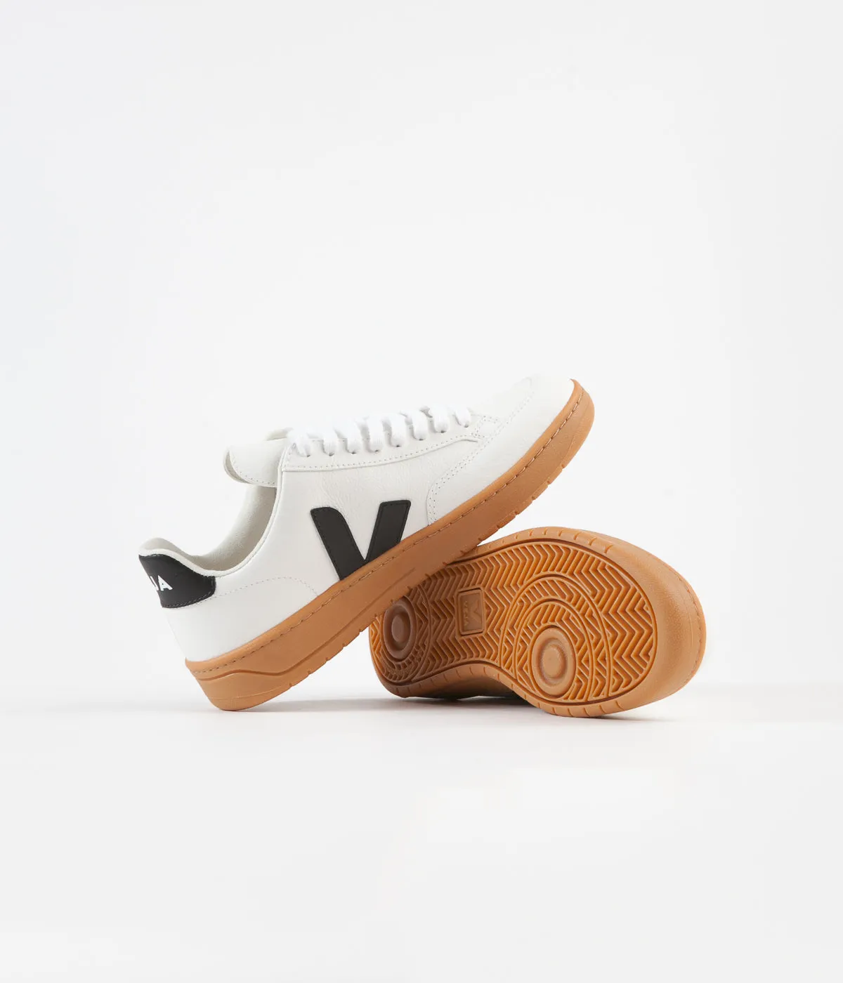 Veja Womens V-12 Chromefree Shoes - Extra White / Black / Gum Sole